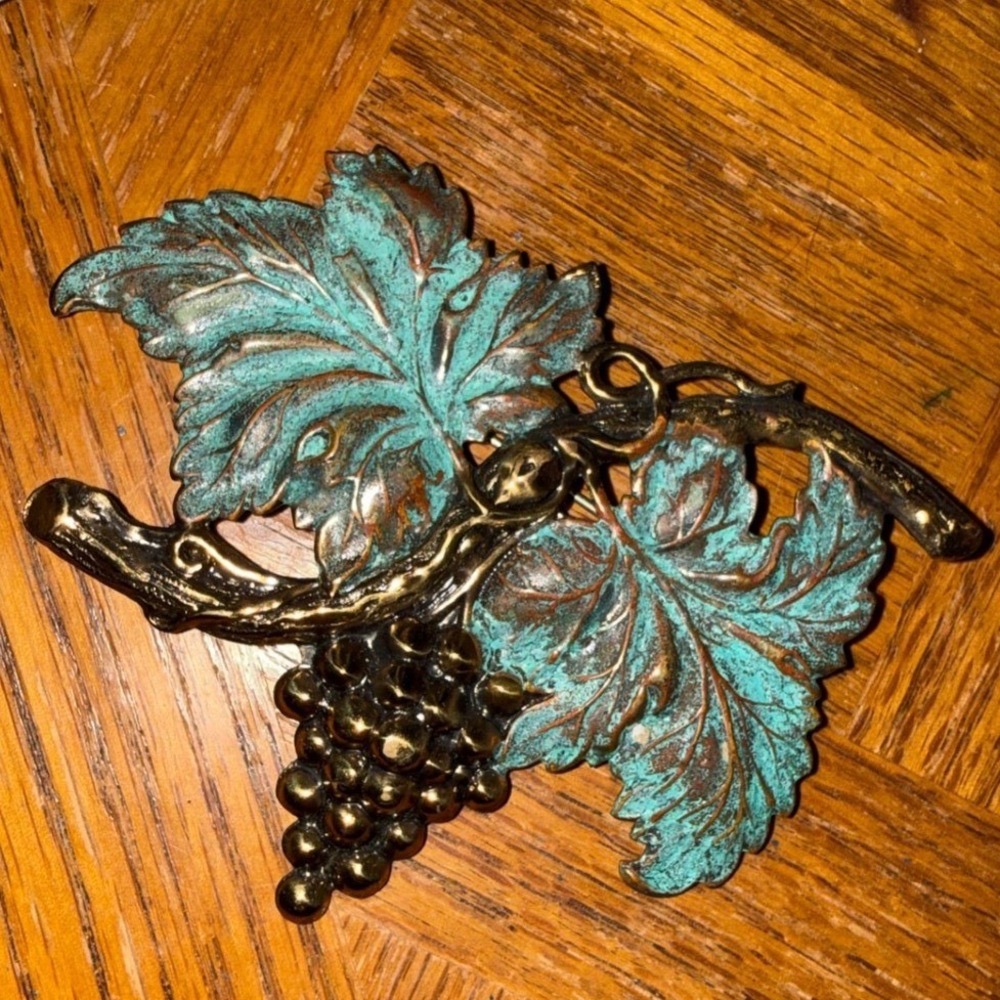 Vintage Verdigris Grape‎ Cluster Brooch Bronze Tone Leaf Statement Pin Vineyard